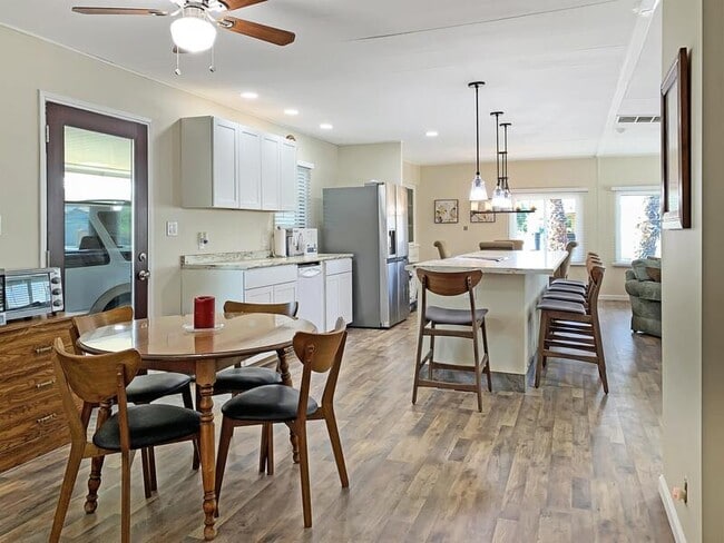 Building Photo - 73250 Broadmoor Dr