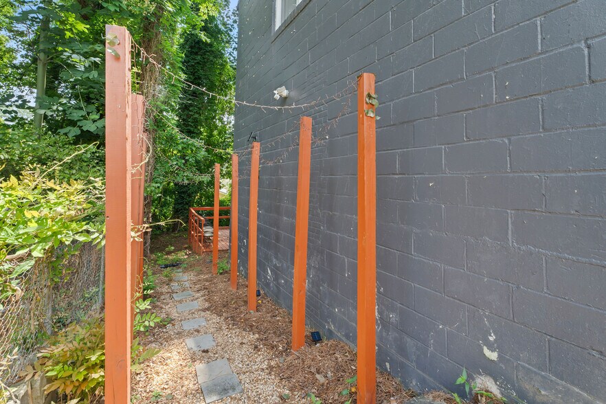 Building Photo - 255 Richardson Rd NW
