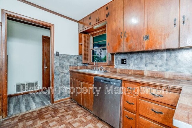 Building Photo - 1703 Pecos St