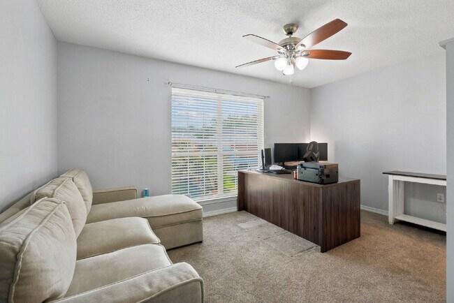 Building Photo - "Charming Pet Friendly 4-Bed Oasis in South Crestview with $500.00 Off First Full Months Rent!"
