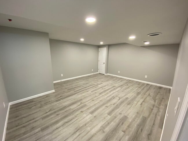Basement Bedroom - 3526 Dinsmore Castle Dr