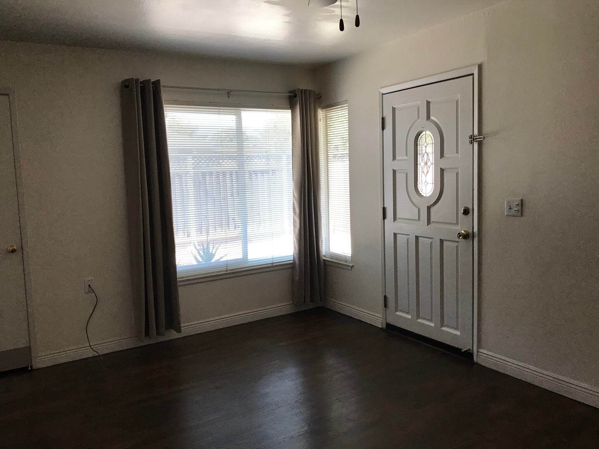 Entryway - 921 Sherman Oaks Dr