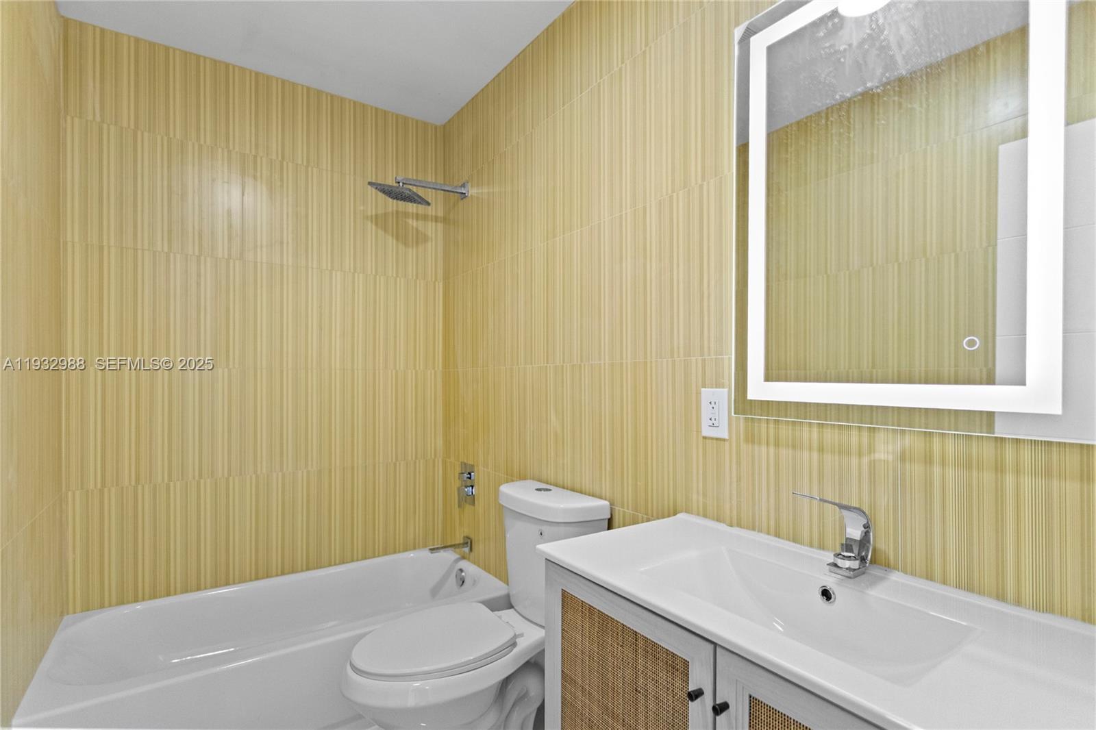 Building Photo - 1640 NE 183rd St