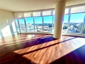 Building Photo - 411 W Seaside Way