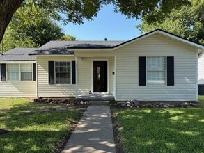 Building Photo - 1059 E Elm St