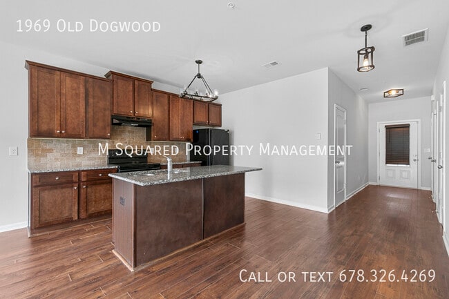 Building Photo - 1969 Old Dogwood