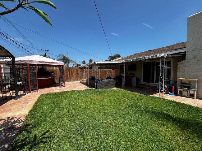 Building Photo - 4 Bedroom 2 Bath House for Rent In Whittier