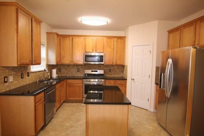 Building Photo - 700 Moonlight Way