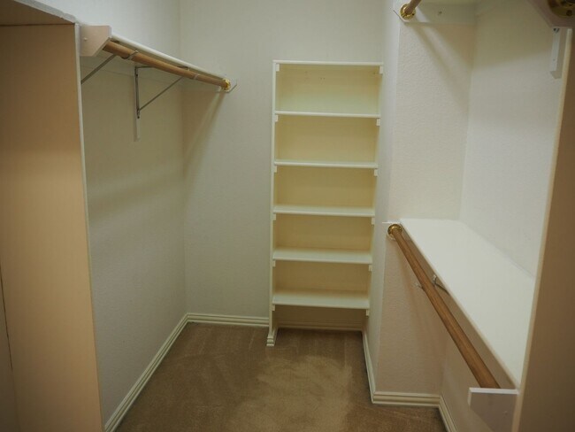 Building Photo - 2105 Friar Ct