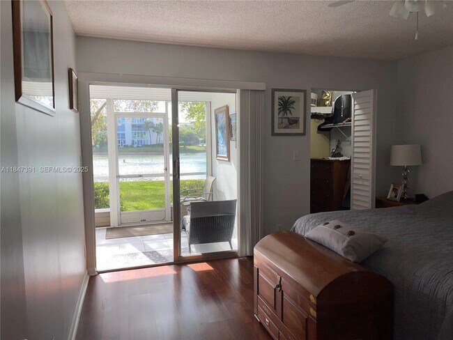 Building Photo - 1904 Bermuda Cir