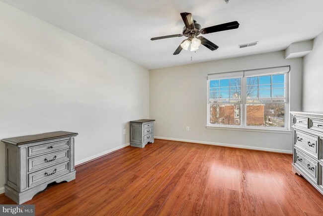 Building Photo - 521 Constellation Square SE