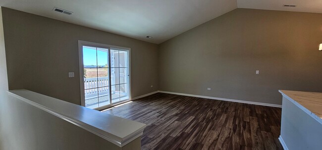 Building Photo - Bedroom, 1 Bathroom, Mid, Second Floor, Ap...