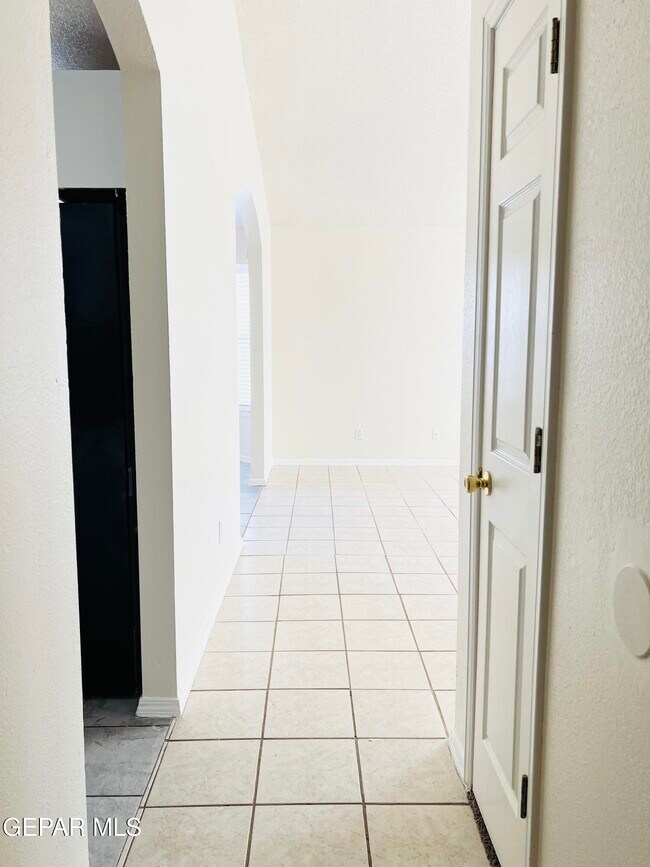 Building Photo - 12369 Tierra Apache Rd