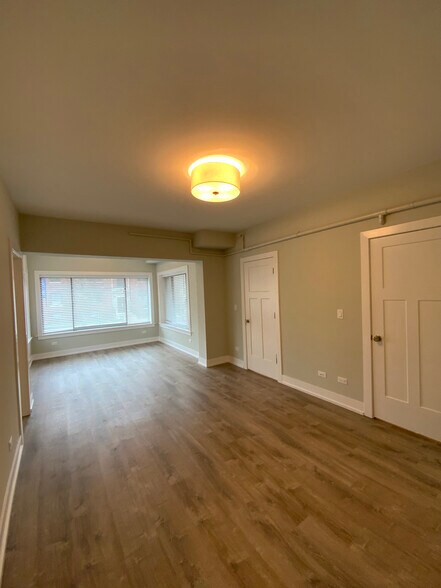 Building Photo - 1000 Crain St