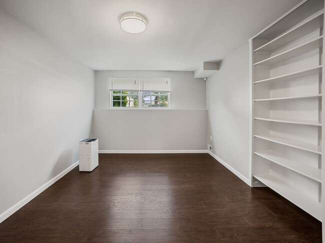 Building Photo - 129 Joyceton Way