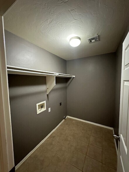 Building Photo - 2421 Vintage Park Ln