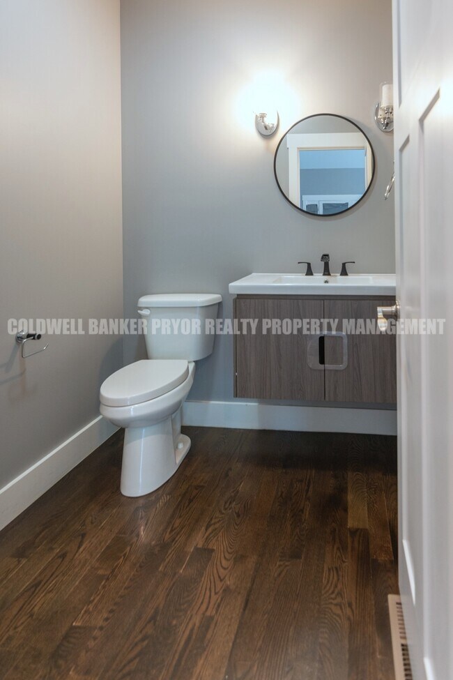 Building Photo - 9618 Shooting Star Cir