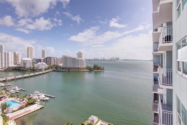 Building Photo - 1111 Brickell Bay Dr