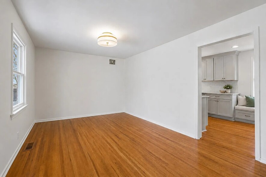 Building Photo - 517 Adamwood Dr