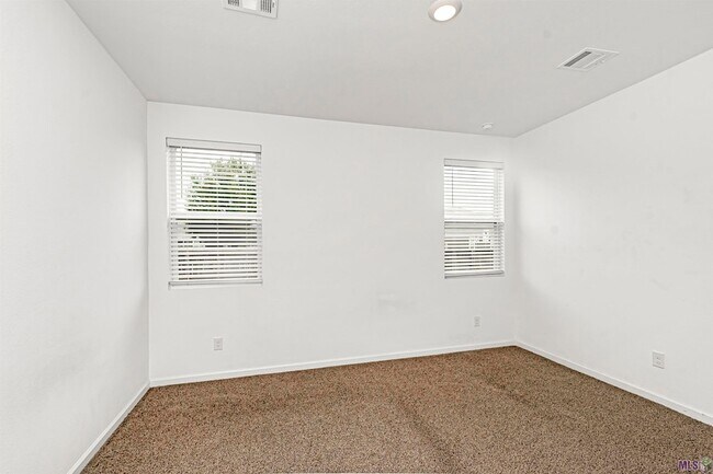 Building Photo - 910 Drago Dr