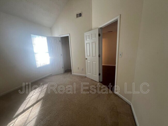 Building Photo - 1640 Bennett Dr