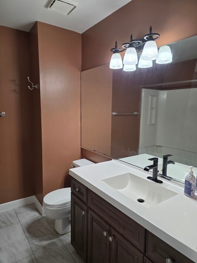 Building Photo - 462 Thomas Paine Ct