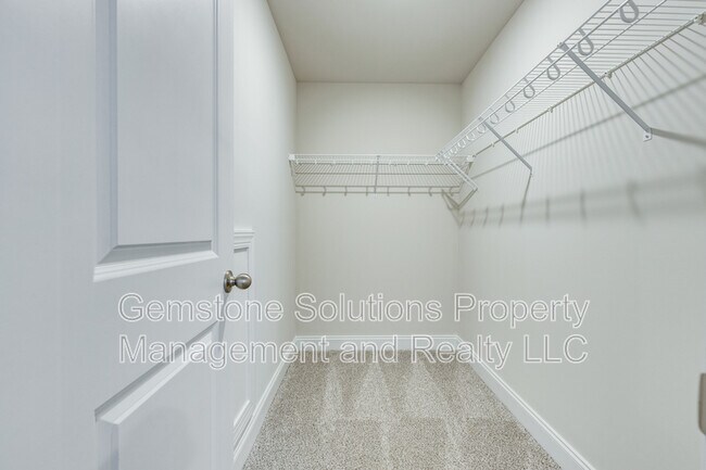 Building Photo - 204 Douglas Bend Rd