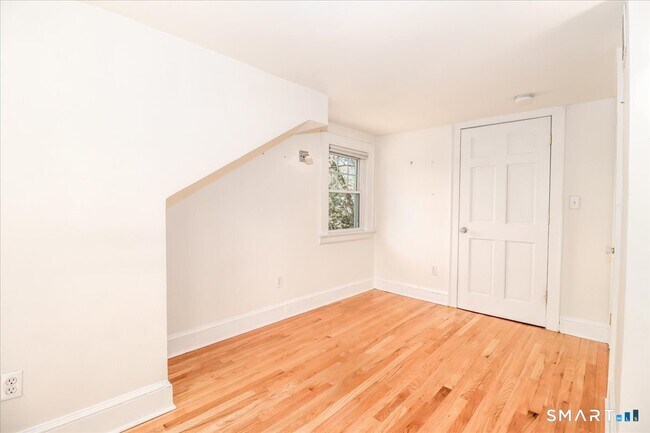 Building Photo - 25 Maplewood Ave