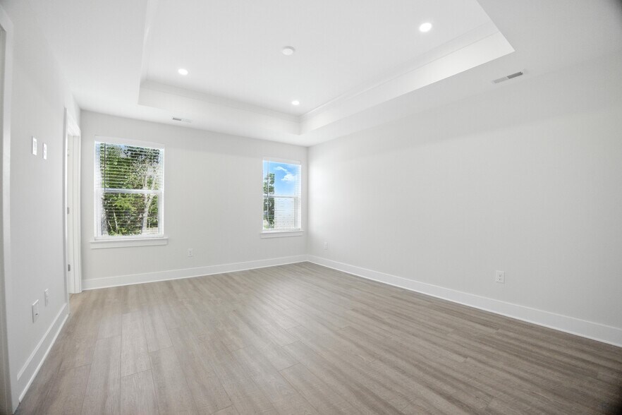 Building Photo - 41 Sequoia Dr