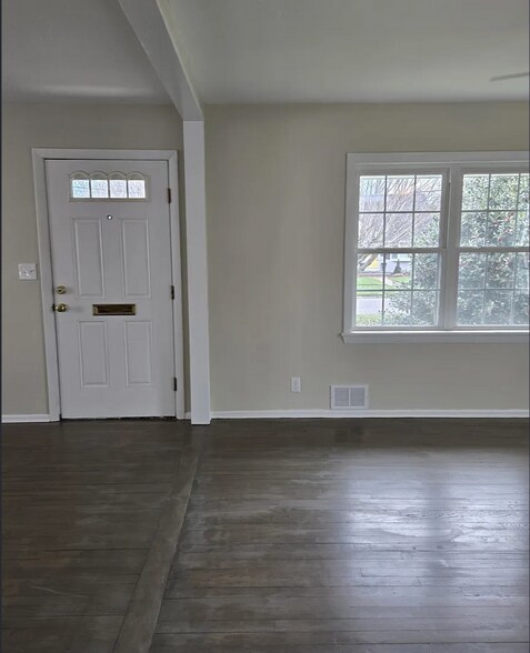 Building Photo - 38 Hartland St