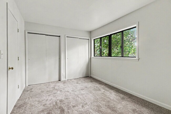 Building Photo - 518 St Marys Dr