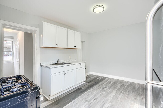 Building Photo - 400 N Hilton St