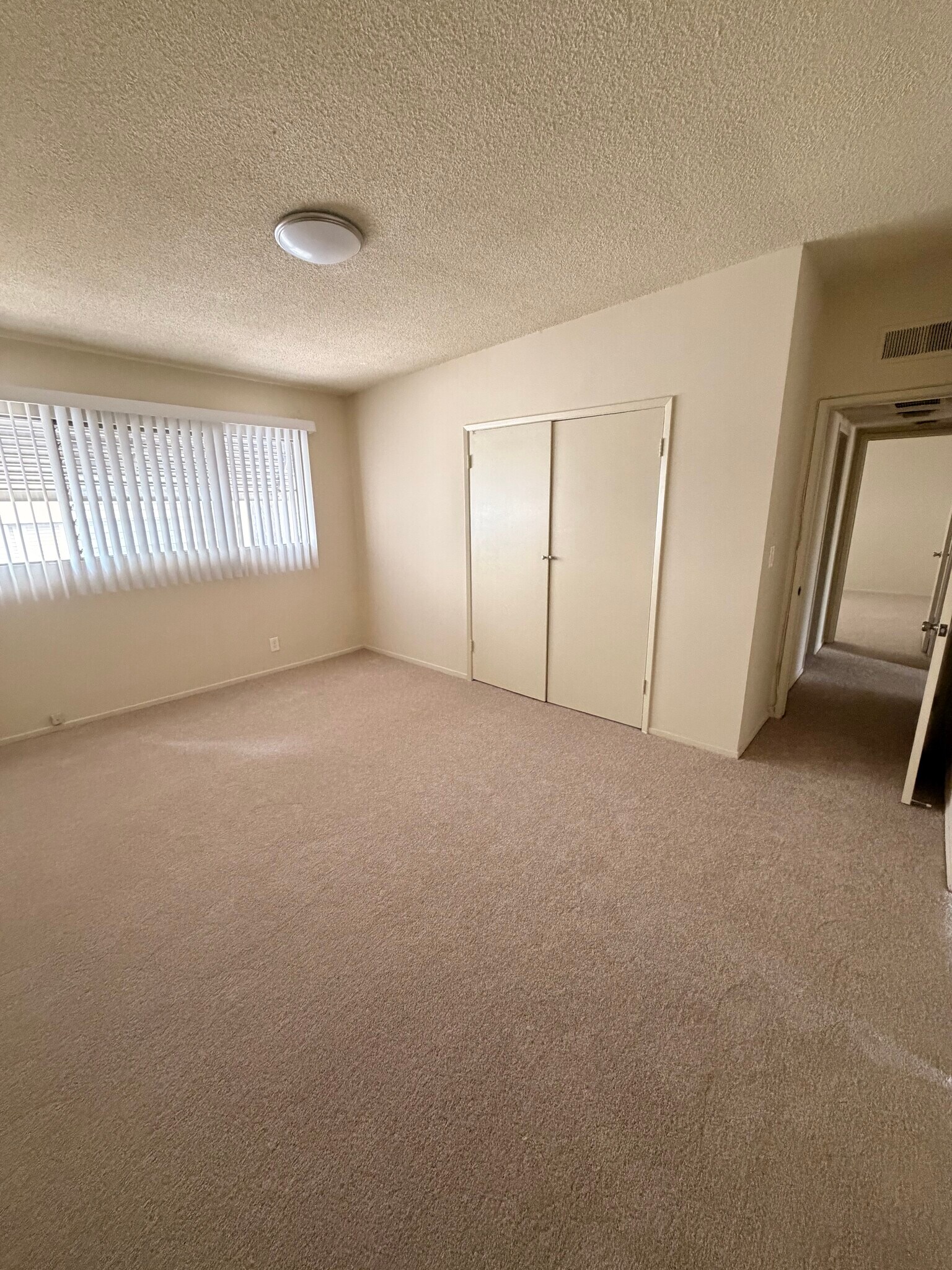 2nd Bedroom - 1148 W Huntington Dr