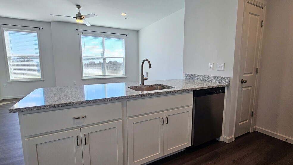 Building Photo - 63 N Conifer Dr
