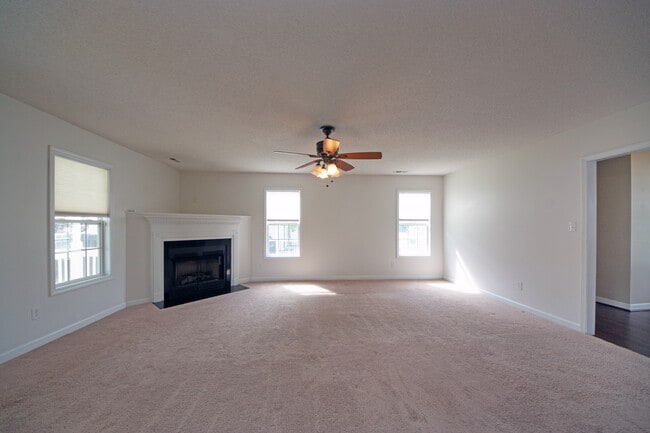 Building Photo - 1112 Huff Dr