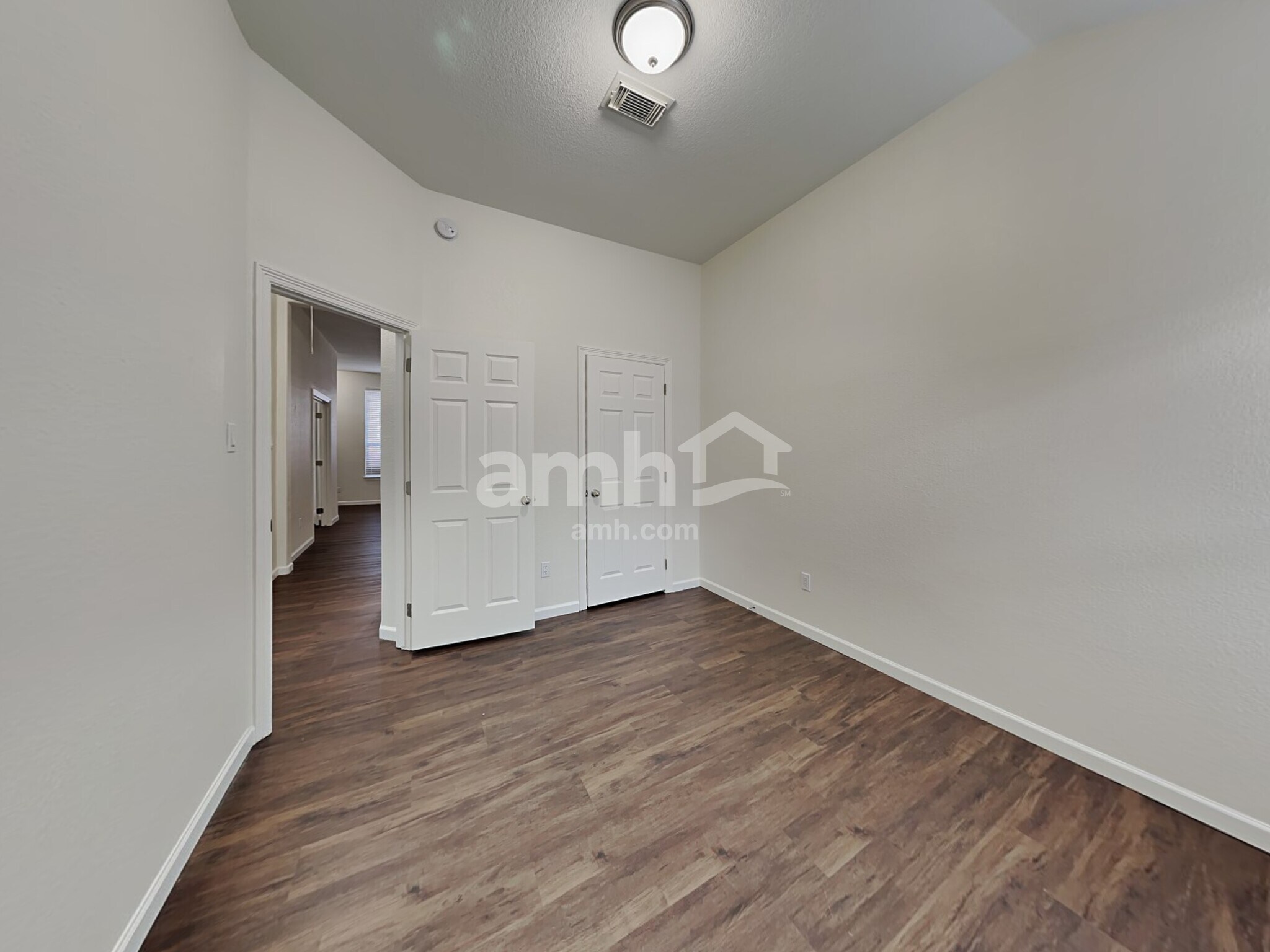 Building Photo - 2313 Highland Crossing Dr