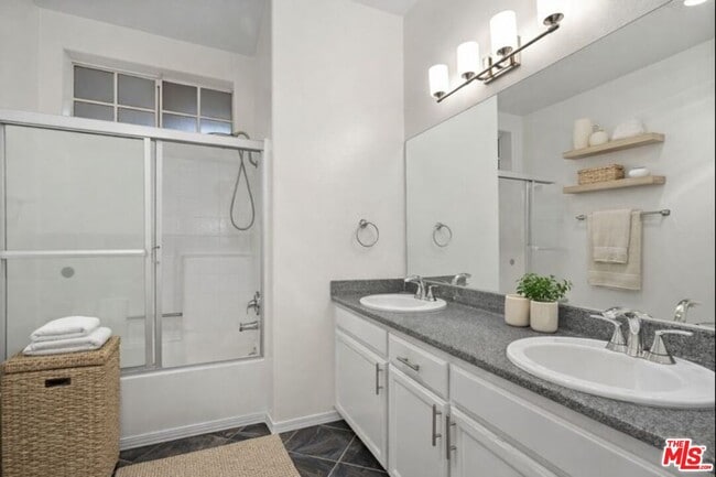 Building Photo - 1225 Armacost Ave