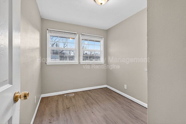 Building Photo - 129 Cameron Rd