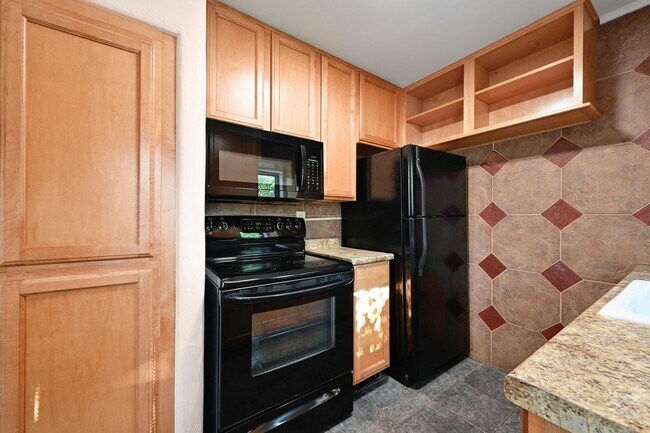 Building Photo - 2829 San Gabriel St