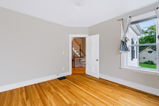 Building Photo - 37 Thorndike St