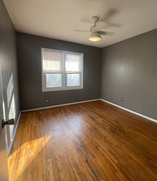 Building Photo - 1204 NW Carroll- AVAILABLE NOW!!