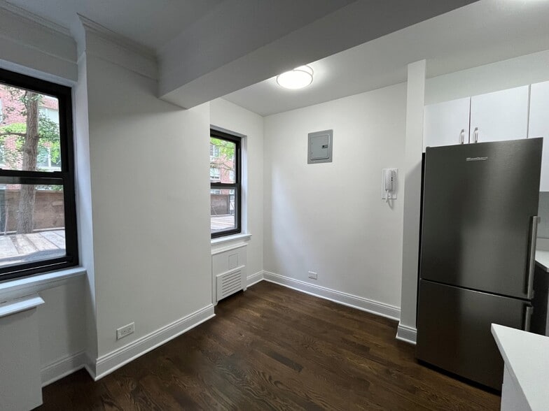 Building Photo - 20 Beekman Pl