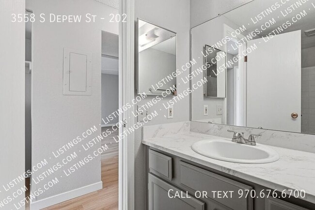 Building Photo - 3558 S Depew St