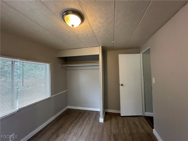 Building Photo - 7886 Breeze Dr