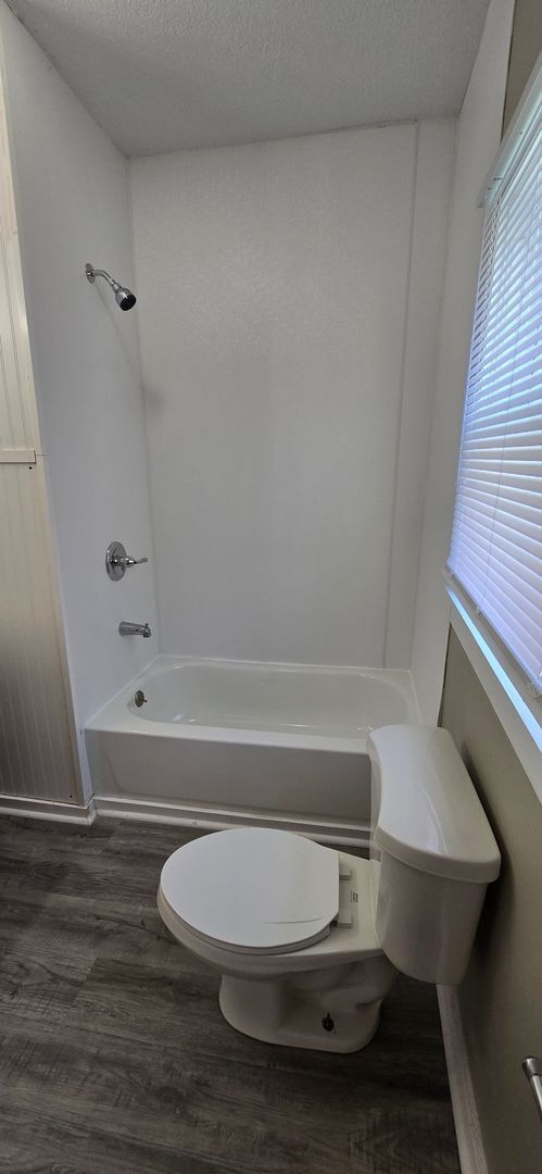 Building Photo - Freshly Updated Interior! 2 Bed 1.5 Bath Home - Alexandria IN