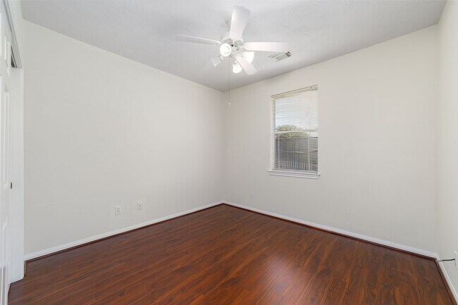 Building Photo - 10603 White Bridge Ln