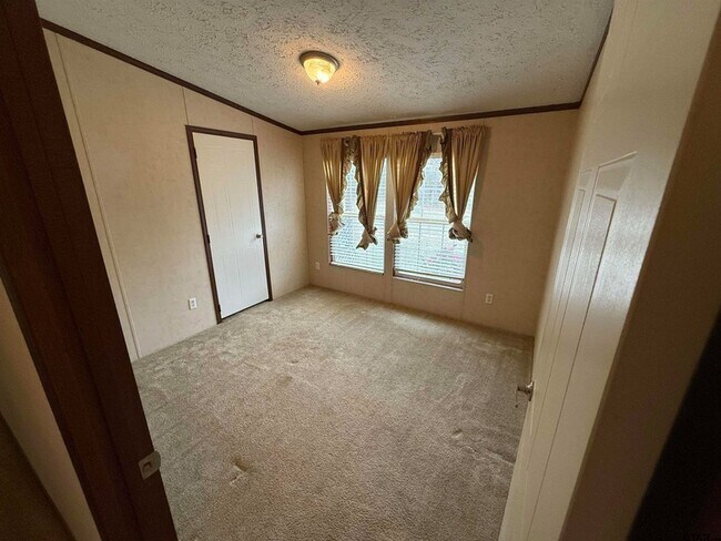 Building Photo - 235 CR 2445