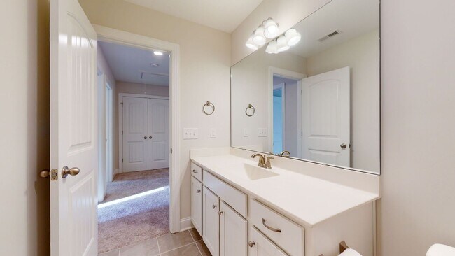Building Photo - 507 W Red Head Cir