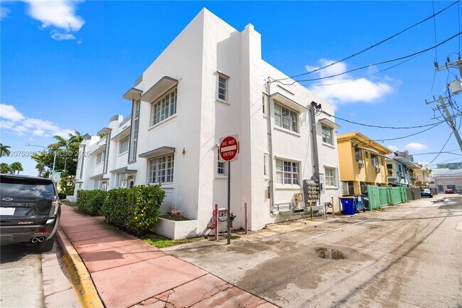 Building Photo - 810 7th St