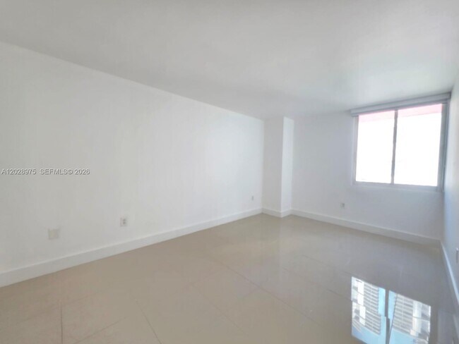 Building Photo - 800 N Miami Ave